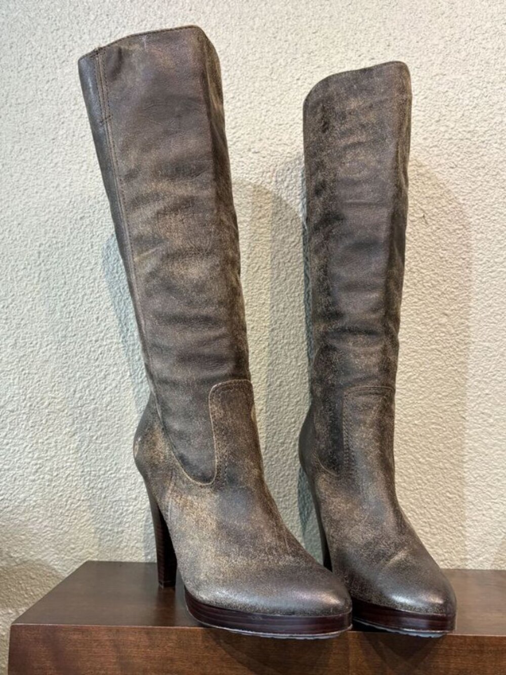 Frye Harlow Campus 77343 Tan Distress